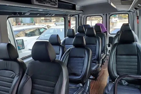 10 Seater Urbania Van Executive in Delhi